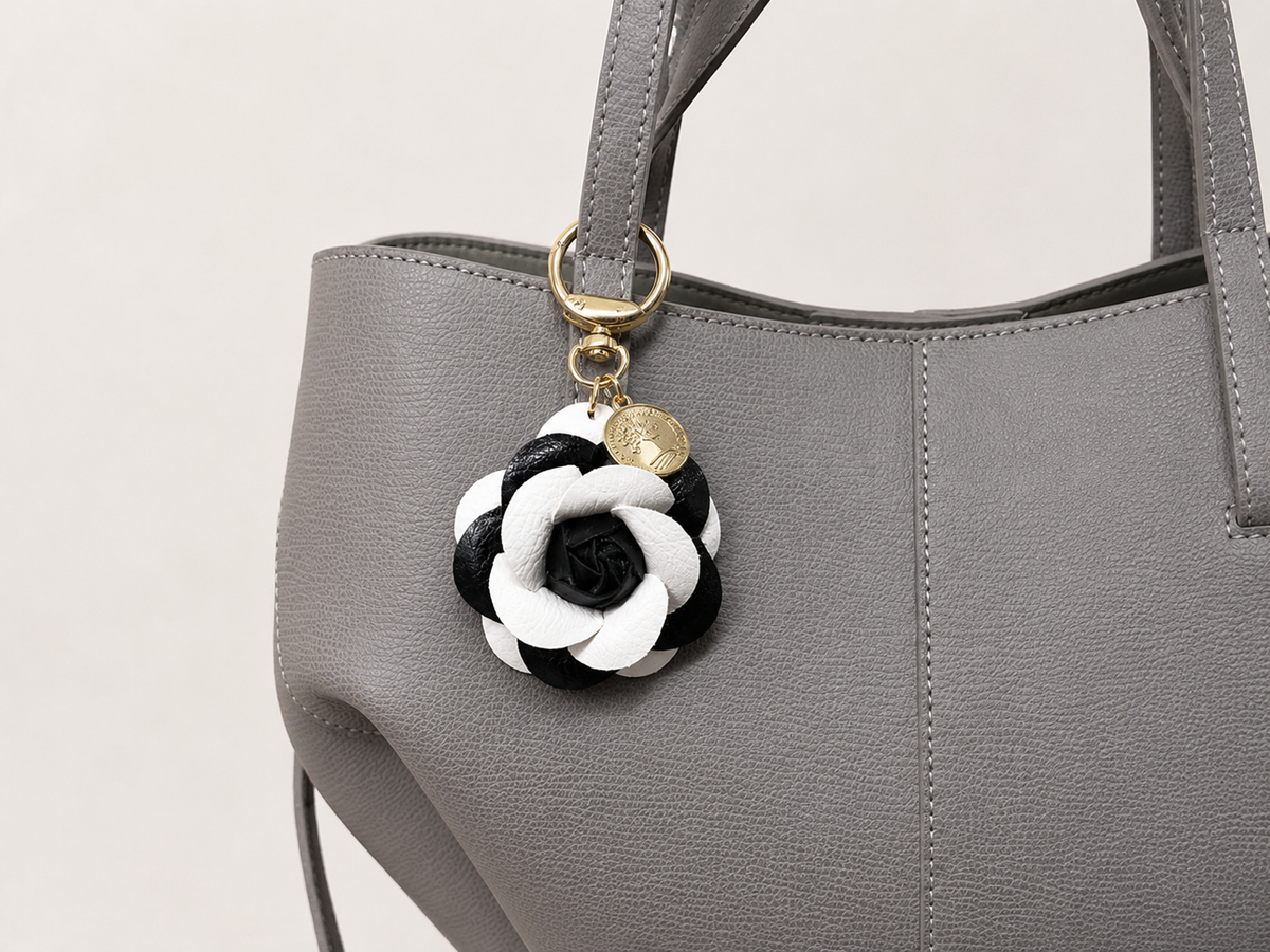 Rose Charm - Black/White
