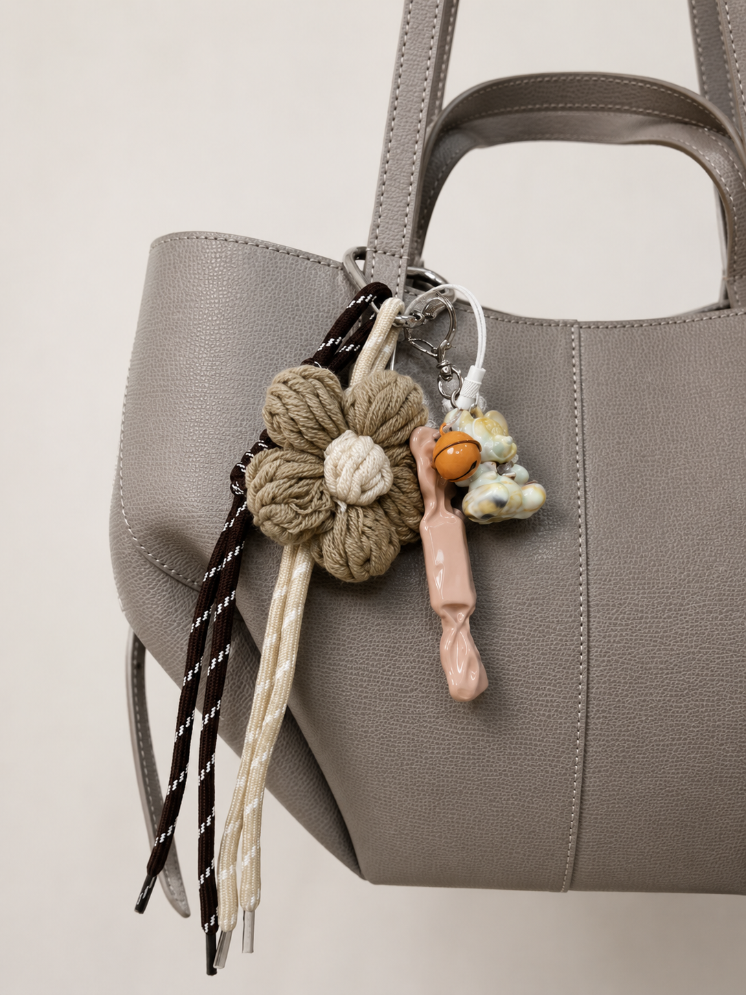 Brown Daisy Charm
