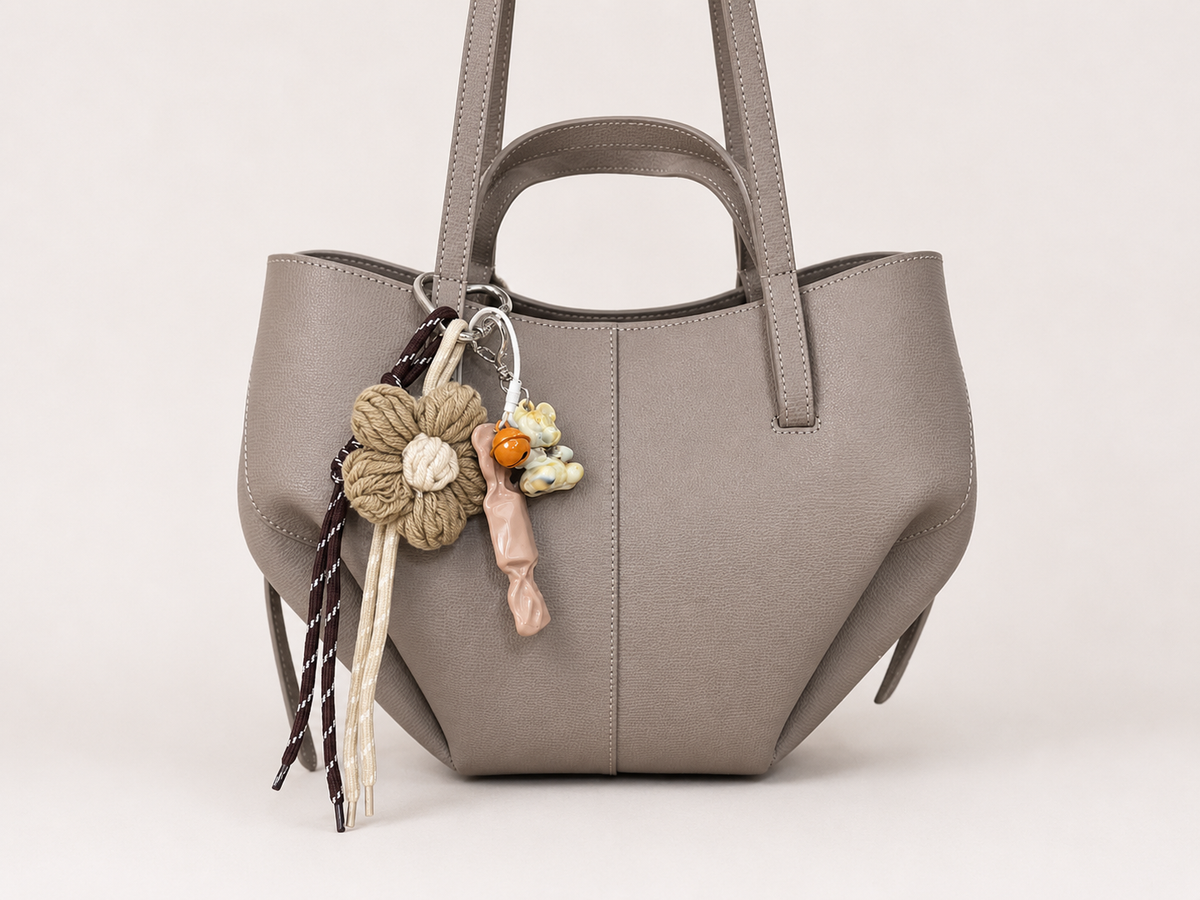 Brown Daisy Charm